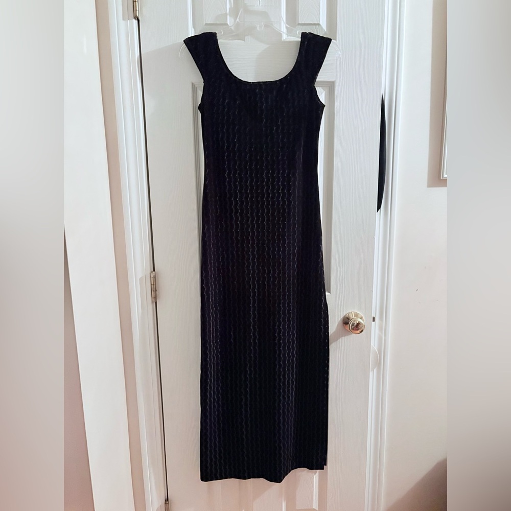 Chic Black Sleeveless Velvet Maxi Dress
